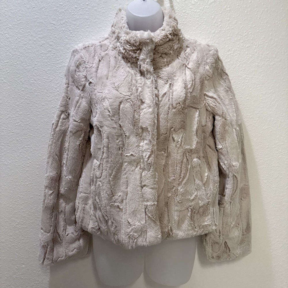Women's  Faux Fur Jacket by Blossom & Clover snap front Red Lining NWT Size S - Picture 2 of 10